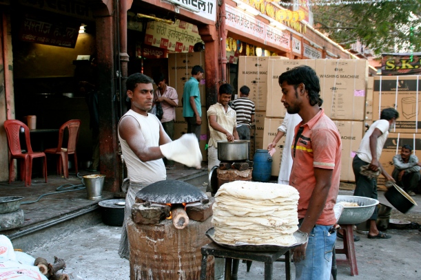  - man-making-chapatis-johari-bazaar-jaipur-rajasthan-india-2012
